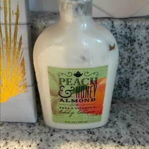 Bath & Body Works Peach & Honey Almond Body Lotion